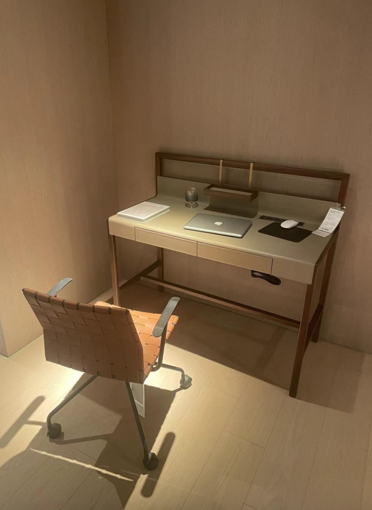 Atlas Desk
